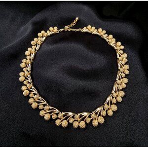 Rare Find Vintage TRIFARI 1960s Gold-Tone Flower Choker Necklace